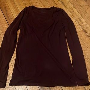 Fitted long sleeve maroon